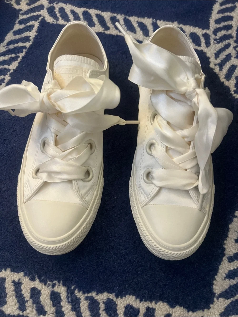 Converse cream color